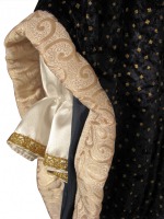 Sleeve and pattern close-up